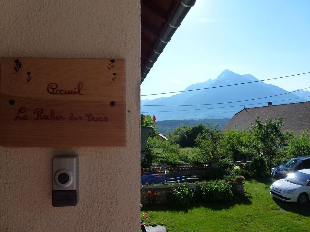 Le Rocher Des Ducs, Vue Sur Montagne, Abris Voitures Et Motos Le Glaizil Exteriér fotografie