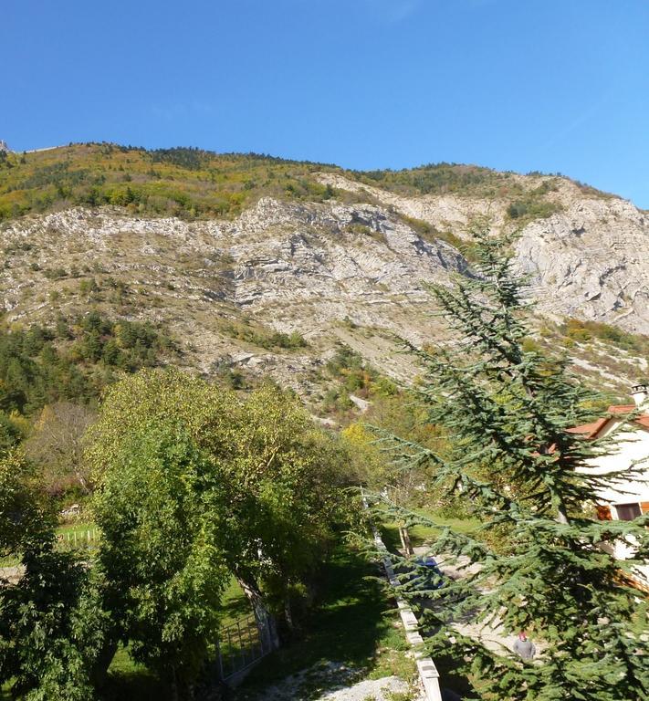 Le Rocher Des Ducs, Vue Sur Montagne, Abris Voitures Et Motos Le Glaizil Exteriér fotografie